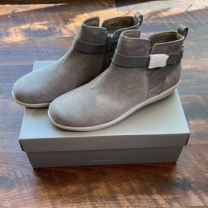 NIB Vionic Water Repellent Suede Ankle Boots - Romy Charcoal Size 10